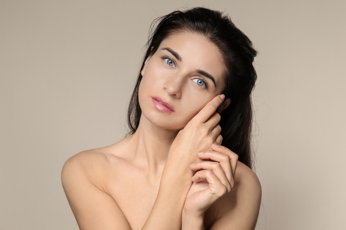 The portrait after a beauty pass: even, luminous skin, lifted eyes and lips, texture preserved.